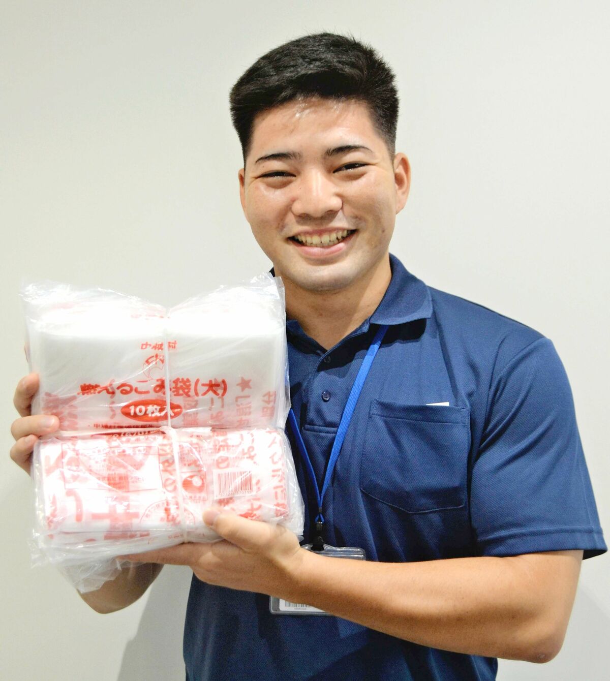 ごみ袋100枚を無料配布 県内初、中城村が全9466世帯に | 沖縄タイムス