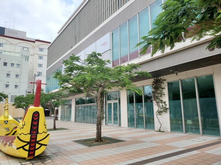 ロピアが沖縄初出店する商業施設「カーゴス」＝１月、那覇市安里