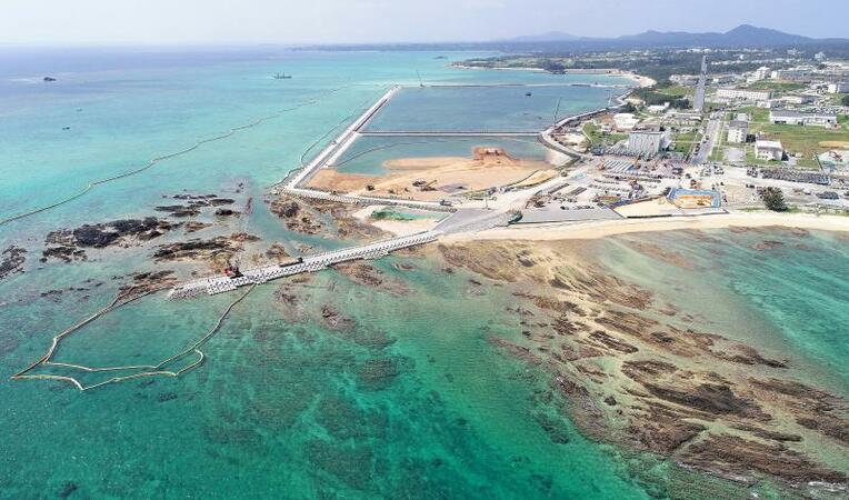埋め立て工事が進む沖縄県名護市辺野古の米軍キャンプ・シュワブ沿岸