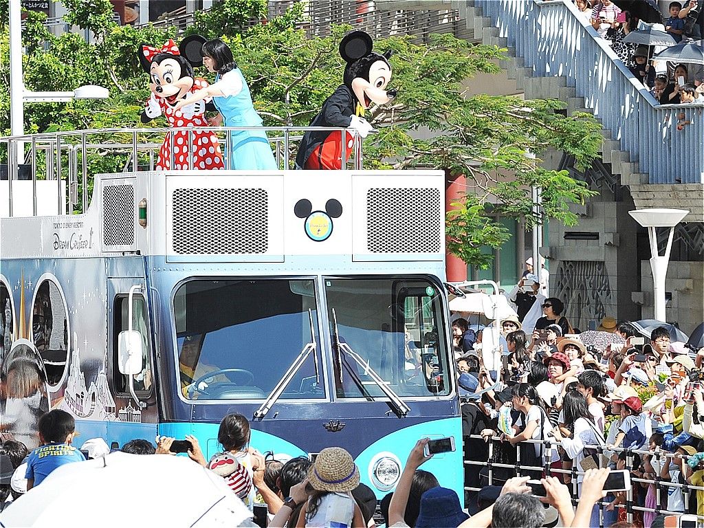 ディズニースペシャルパレード 名護市で3月開催 沖縄タイムス