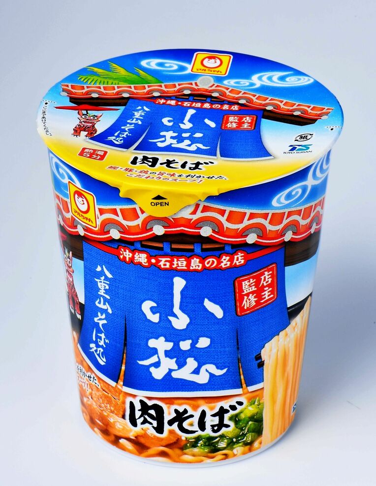 沖縄ファミリーマートが発売した「八重山そば処小松」が監修したカップ麺「肉そば」