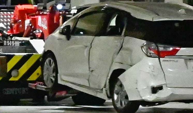 駐車中に男性の車にぶつけられ破損した車＝４日、北中城村・イオンモール沖縄ライカム