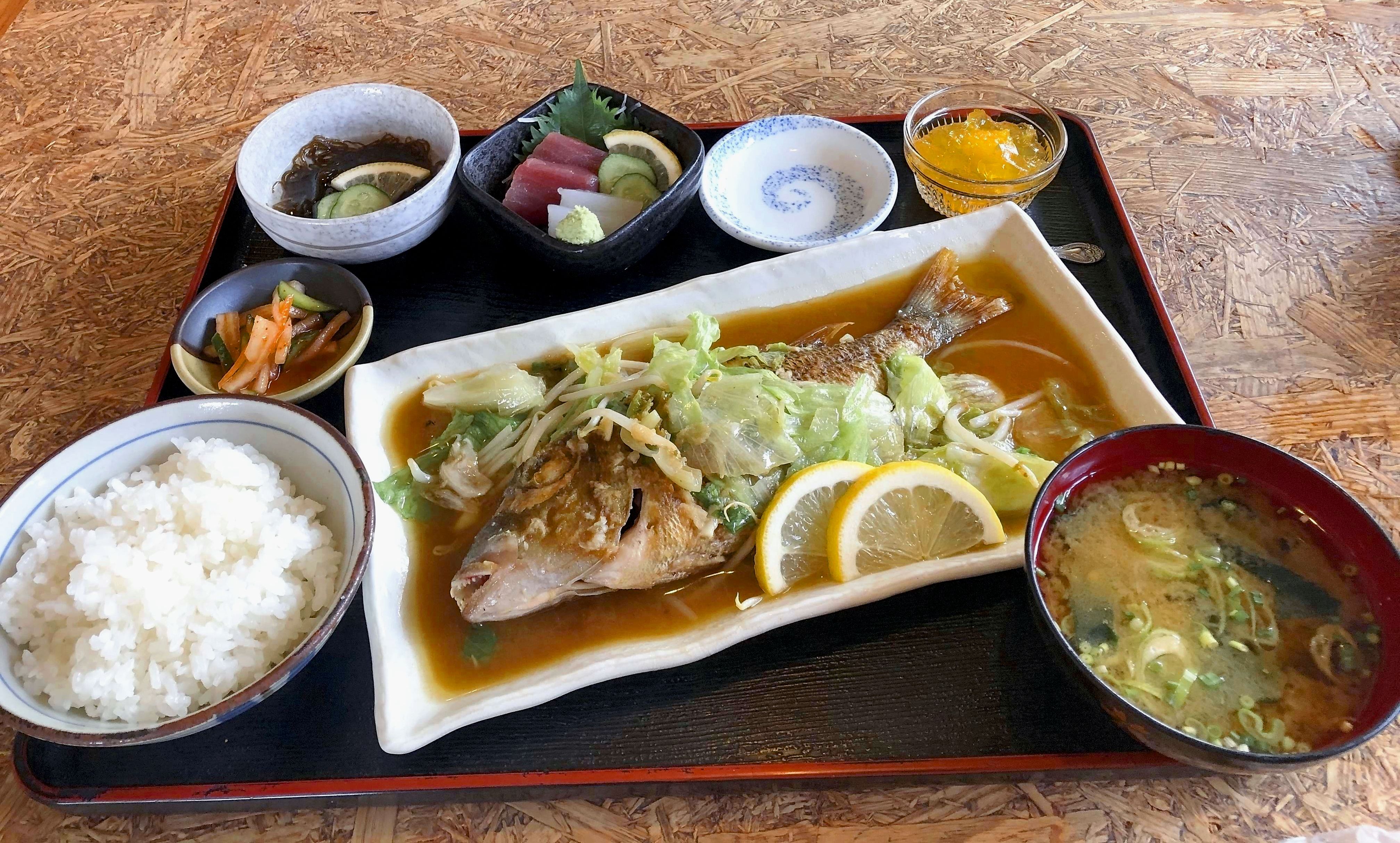 新鮮な魚まるごと１匹 優しい味わい 好みに応じて調理し定食に 胃心地いいね 沖縄タイムス プラス