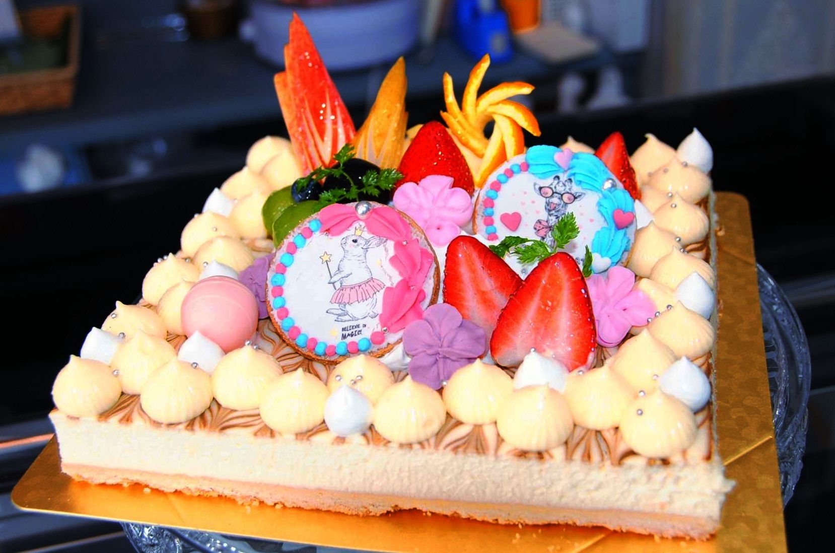 見ても食べても感動 輝くケーキ 記念日飾る 北谷町宮城 パティスリー コント ド フェ 胃心地いいね 沖縄タイムス プラス