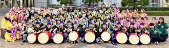 徳島文理大学の沖縄県人会でエイサーサークル「ニライカナイ」のメンバーたち（提供）