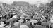 降りしきる雨の中、約１万人が結集した５・１５県民総決起大会。奥に見えるのが那覇市民会館＝１９７２年５月１５日、那覇市・与儀公園