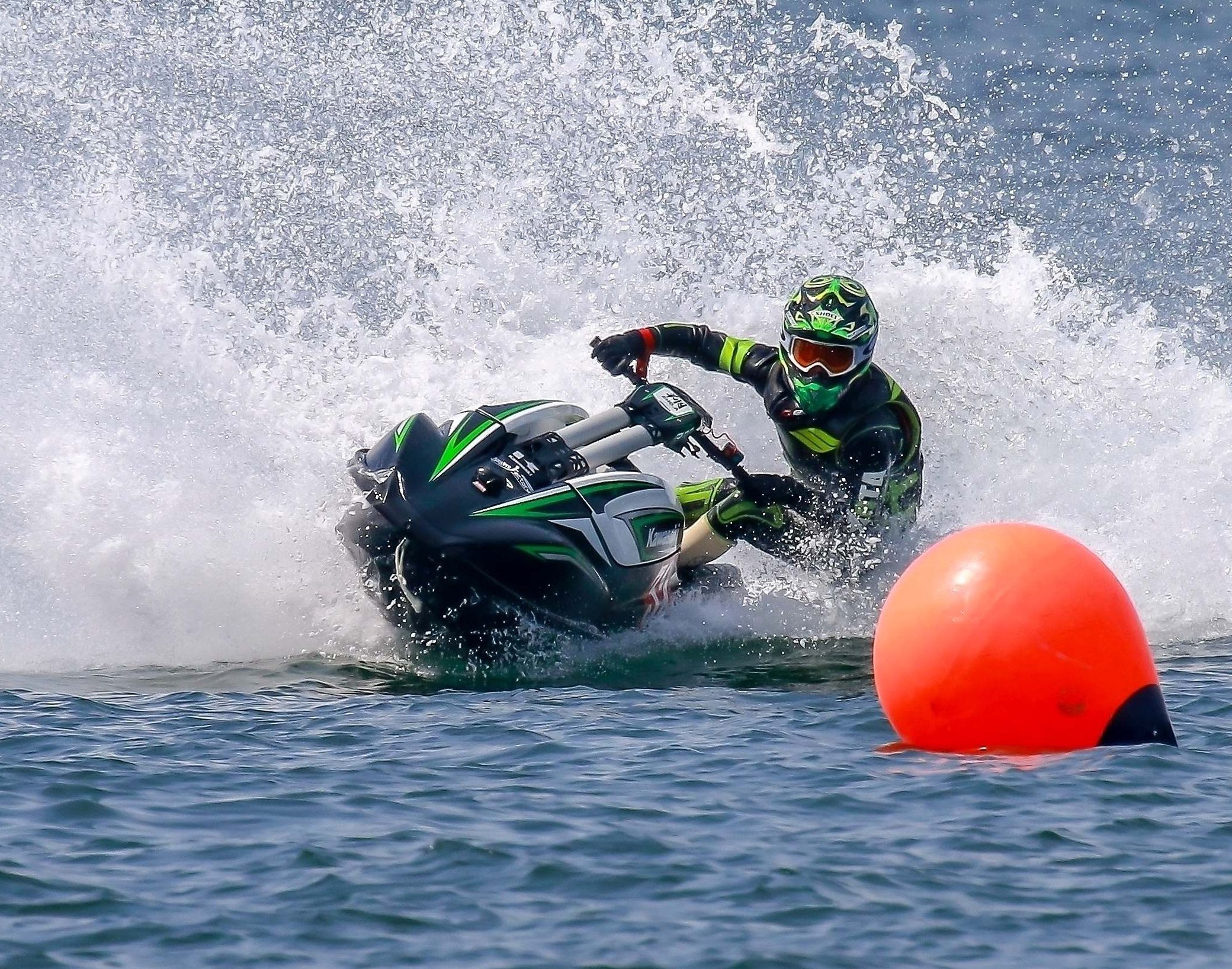 波に乗って世界へ挑む 水上バイクの三大大会に出場 レースで魅力伝えたい 沖縄タイムス プラス ニュース 沖縄タイムス プラス