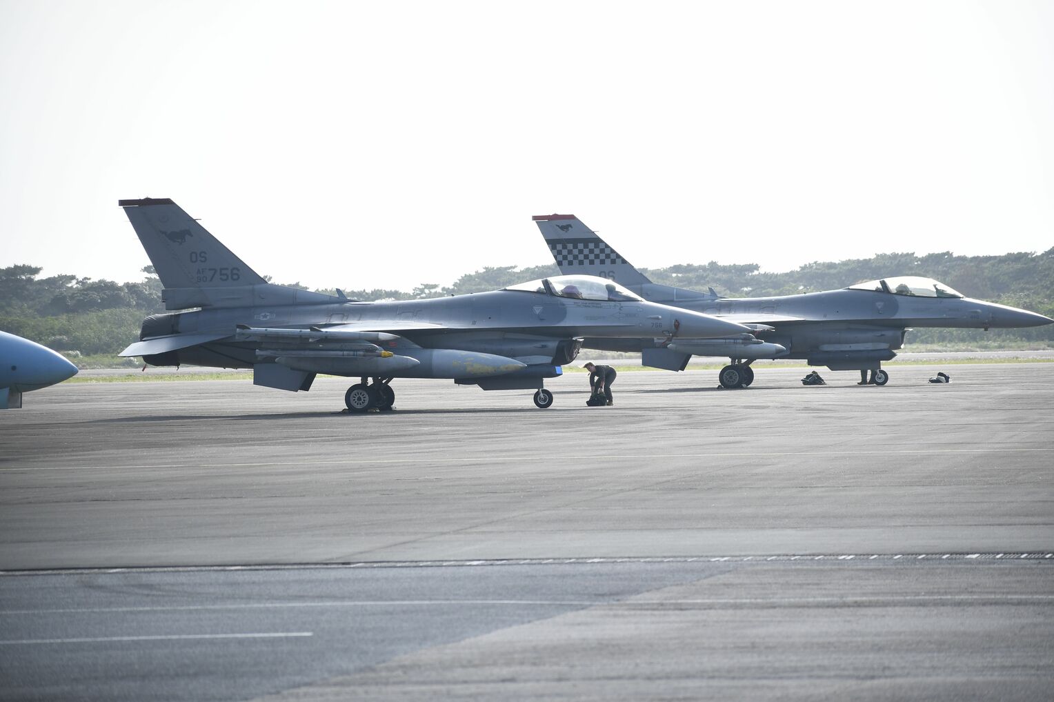 米軍機2機が緊急着陸  沖縄県宮古島市下地島空港