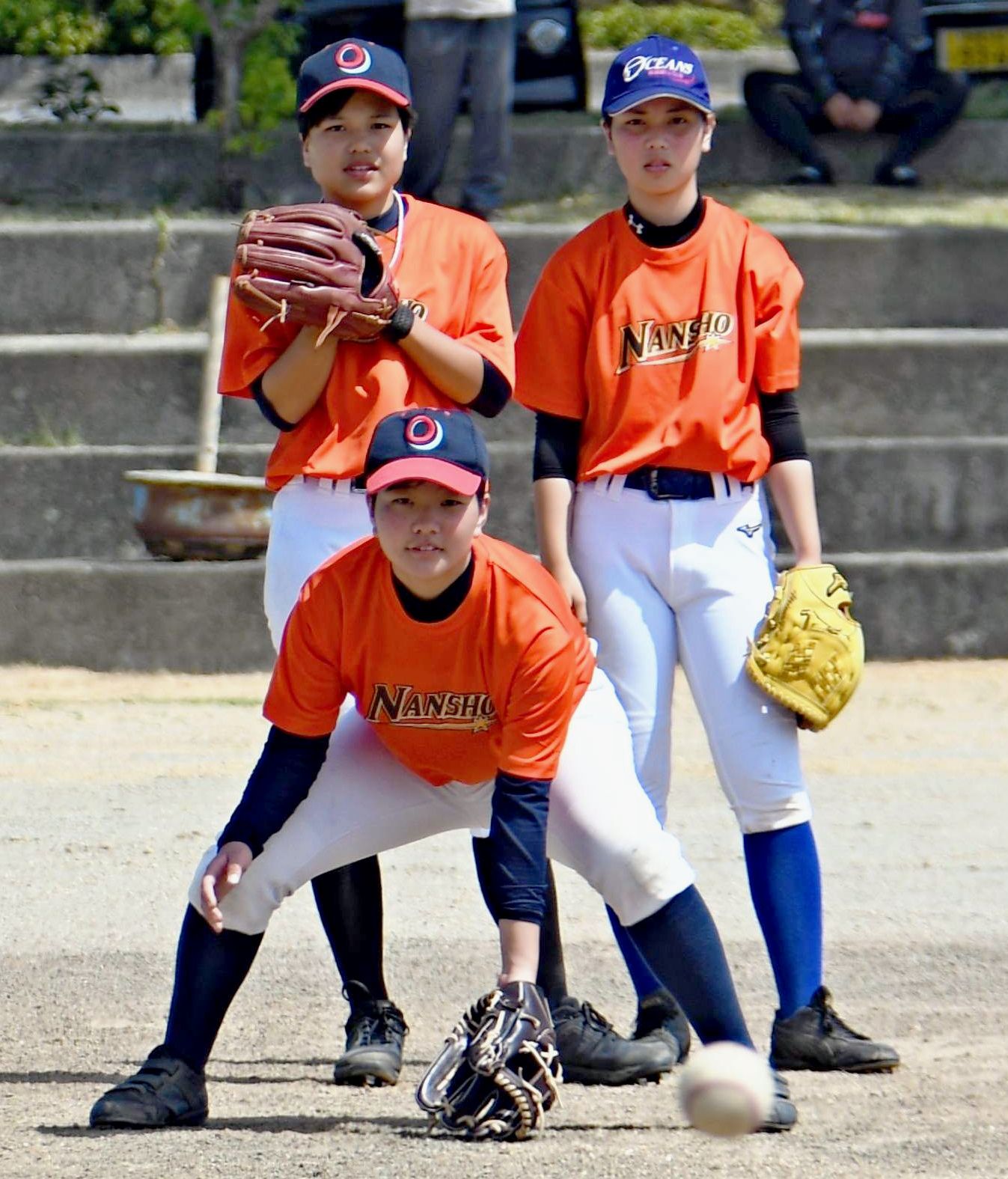 沖縄の高校に初の女子硬式野球部が誕生 集まったのは13人 みんなに応援されるチームに 沖縄タイムス プラス ニュース 沖縄タイムス プラス