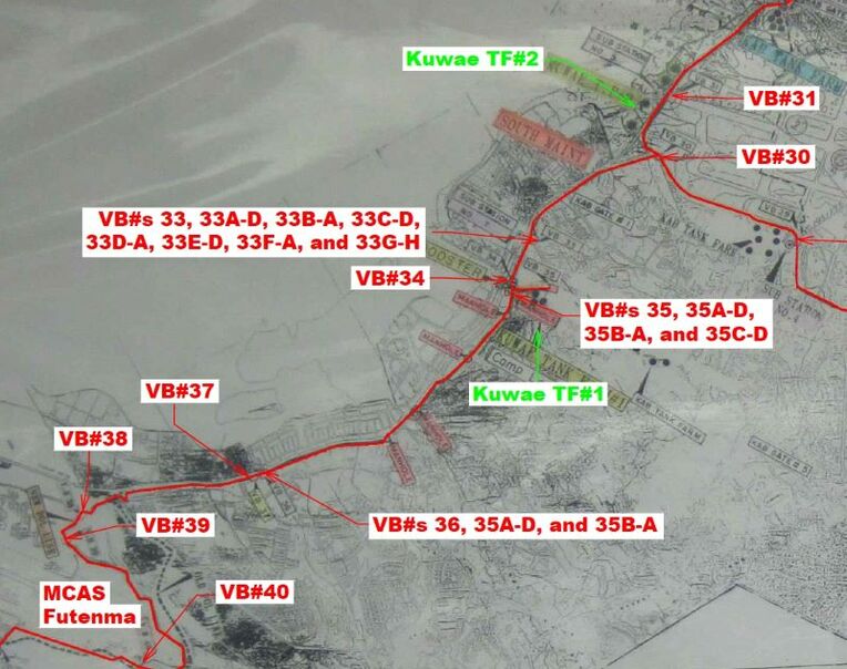 沖縄本島中部を通る燃料パイプラインとガス感知器警報装置（ＶＢ）の場所を示す地図。キャンプ桑江（中央付近）や嘉手納基地、普天間飛行場（左下）などの基地を経由している（ＤＬＡ報告書から）