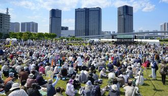 東京都江東区で開かれた護憲派の集会＝３日午後