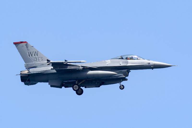米軍f16が4機 嘉手納基地に飛来 翌日横田へ 沖縄タイムス プラス ニュース 沖縄タイムス プラス