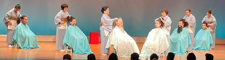 琉球王国時代の結髪や着付けを披露した「琉球舞踊とからじ結い」の東京公演（提供）