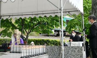 　信楽高原鉄道事故の現場近くで行われた追悼法要＝１４日午前、滋賀県甲賀市（代表撮影）